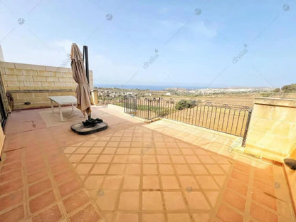 Gozo - Qala Top Floor Apartment