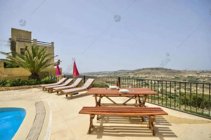 Gozo - Zebbug Cliff Edge Farmhouse